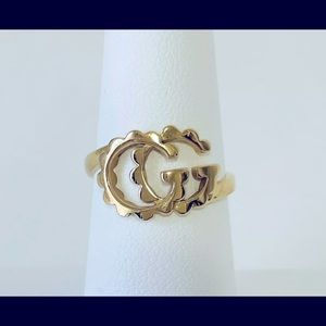 GUCCI Scalloped Running GG 18K Ring